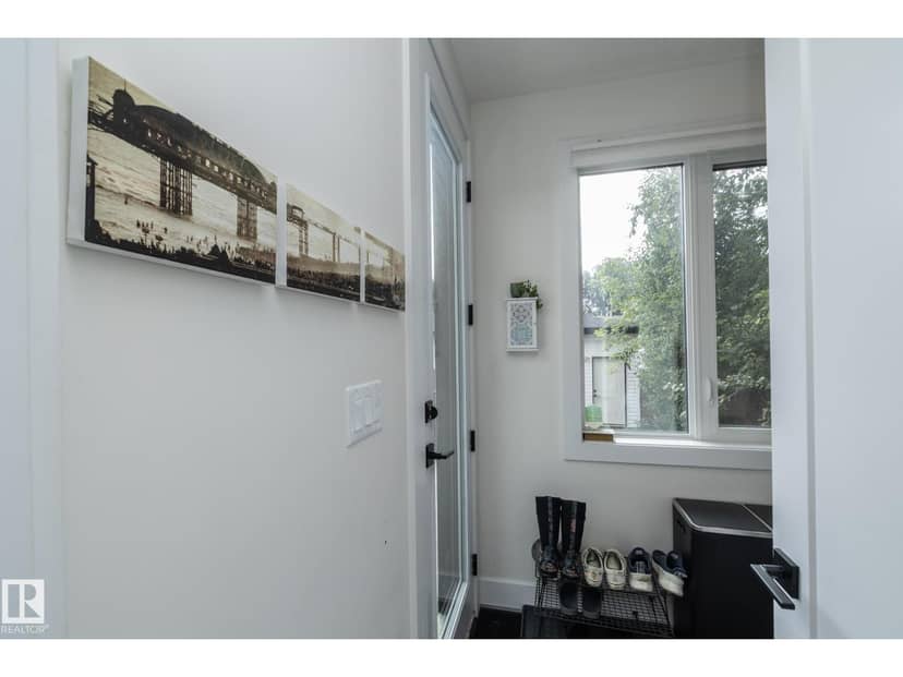 7733 81 AV NW — photo 16 of 40