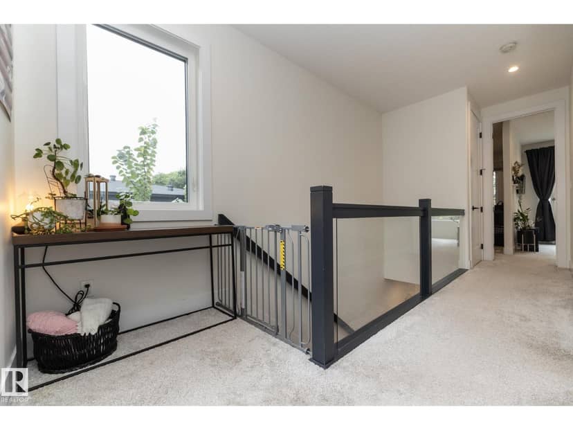 7733 81 AV NW — photo 27 of 40