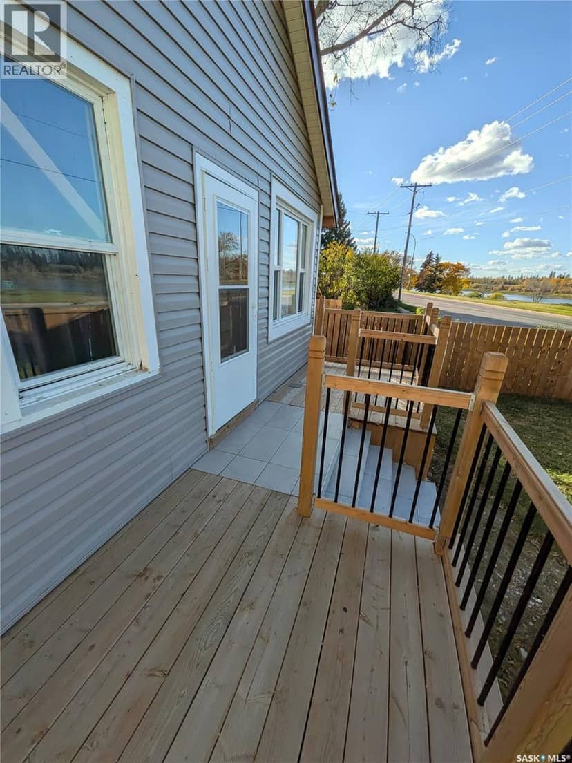 301 River STREET E, Prince Albert, photo 2