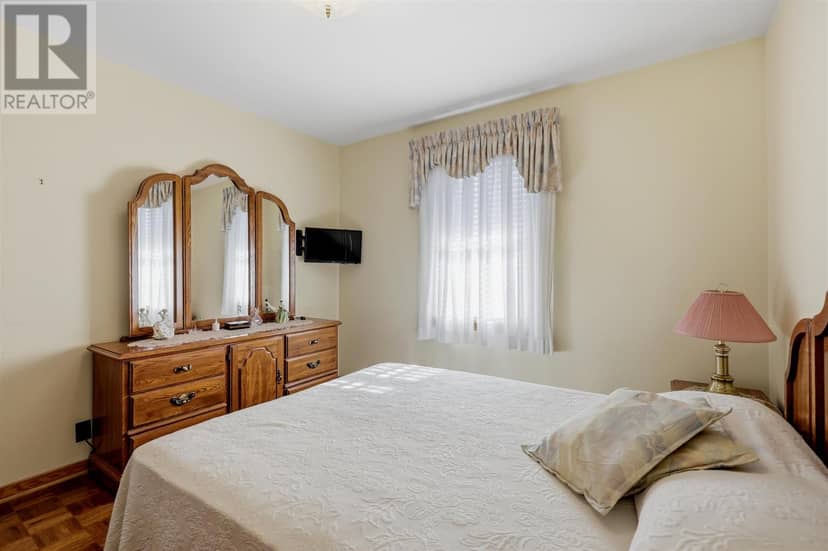 371 Franklin ST — photo 10 of 33