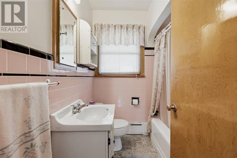 371 Franklin ST — photo 23 of 33