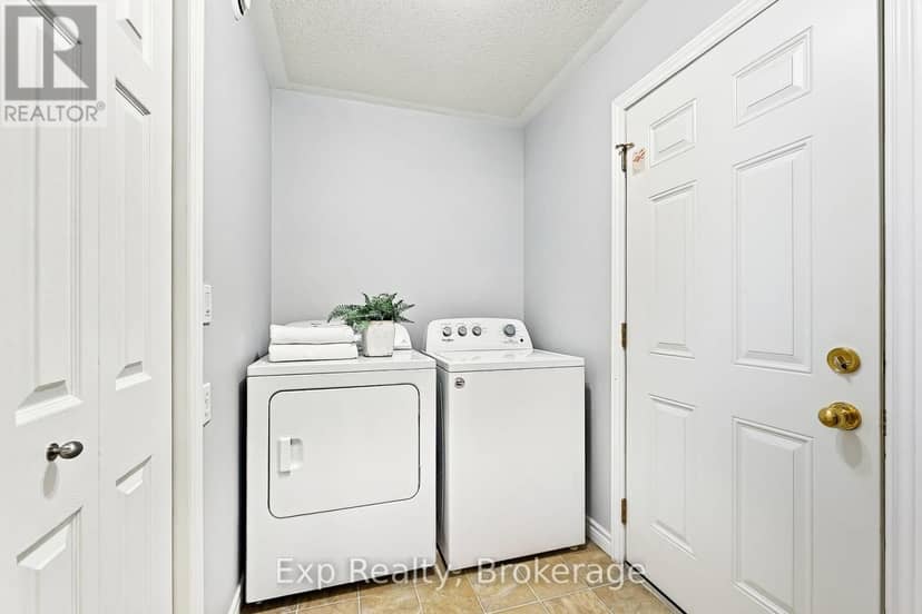 8 Jane's Court — photo 25 of 32