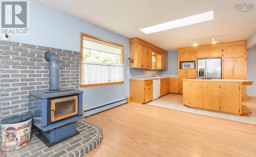 306 Pleasant Street — photo 15 of 37