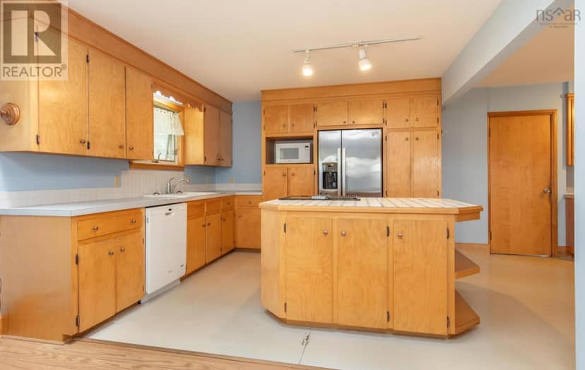 306 Pleasant Street — photo 13 of 37