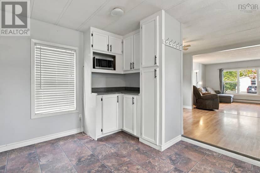 38 Elcona Avenue — photo 10 of 31