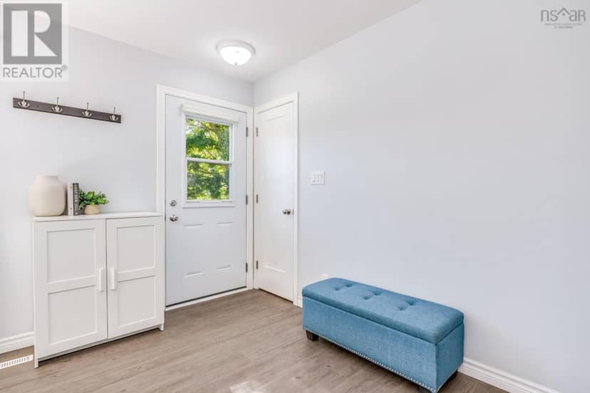1010 Kenwood Avenue — photo 4 of 29