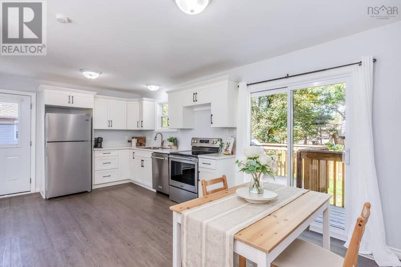 1010 Kenwood Avenue — photo 12 of 29