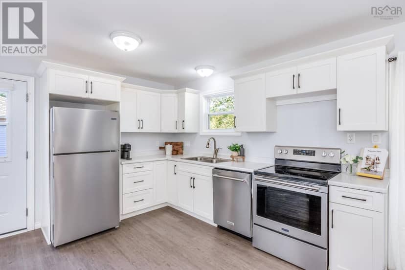 1010 Kenwood Avenue — photo 10 of 29
