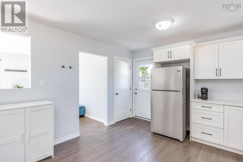 1010 Kenwood Avenue — photo 9 of 29