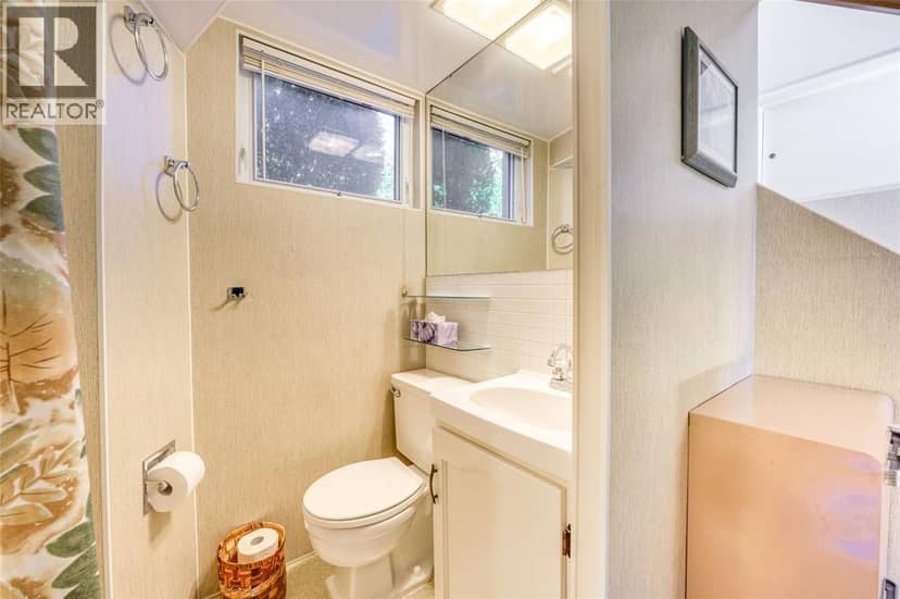 997 Hollands Avenue — photo 33 of 40