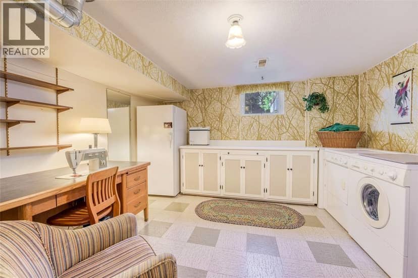 997 Hollands Avenue — photo 34 of 40