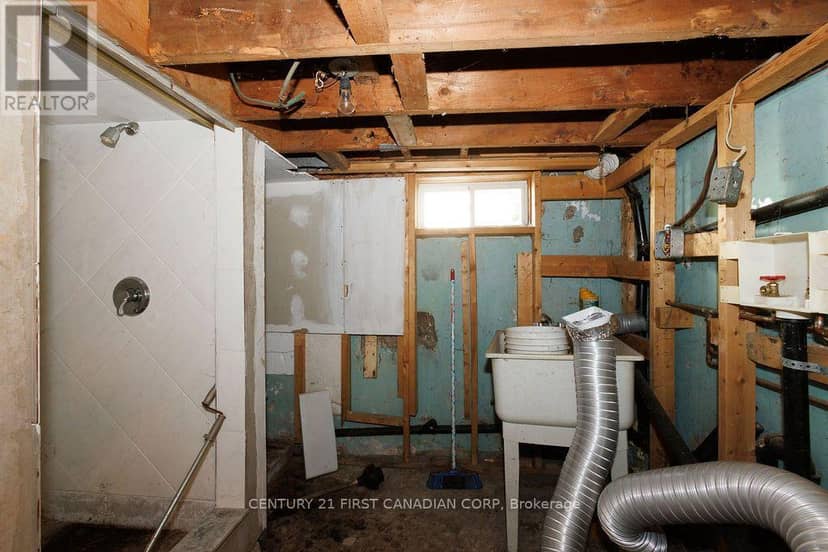 13 Springbank Drive — photo 33 of 34