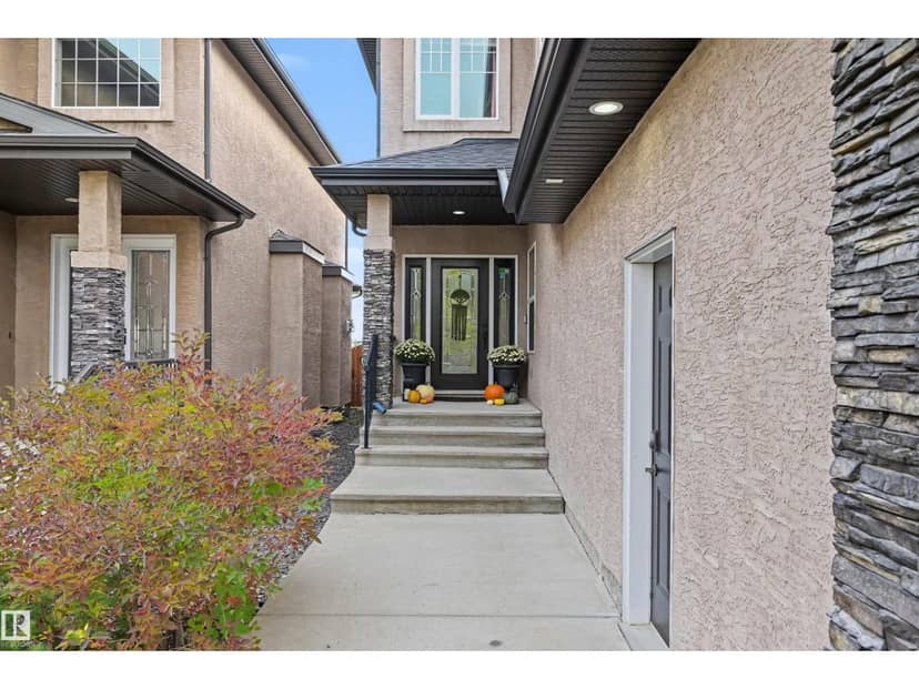 525 Albany Wy NW, Edmonton, photo 4