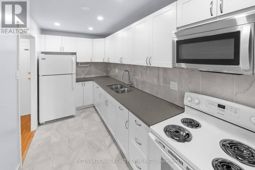 323 - 4064 Lawrence Avenue E — photo 17 of 38