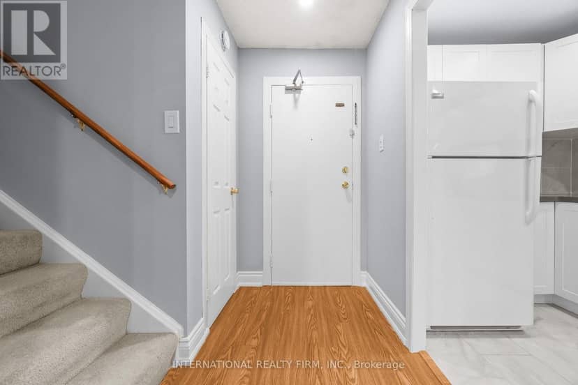 323 - 4064 Lawrence Avenue E — photo 18 of 38