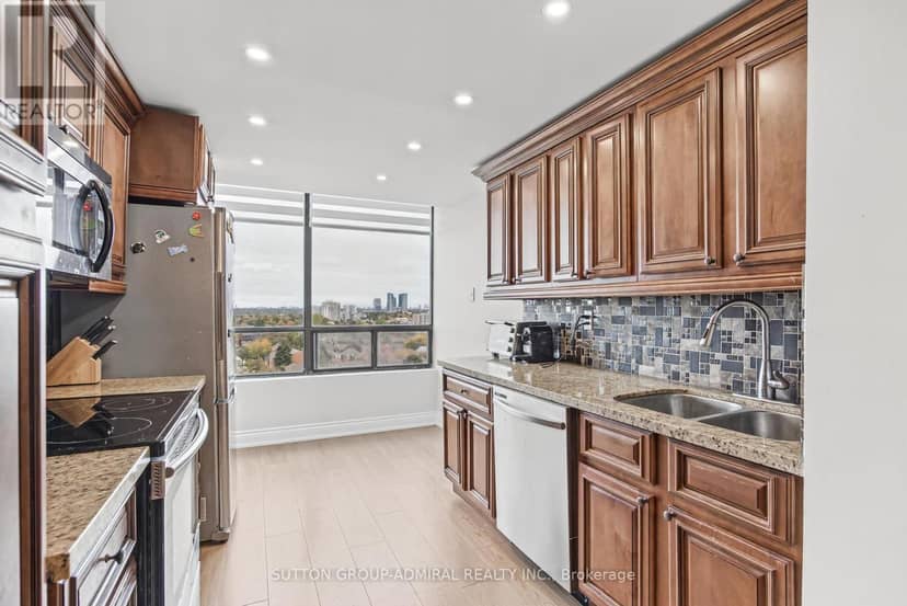 1209 - 7460 Bathurst Street — photo 13 of 29