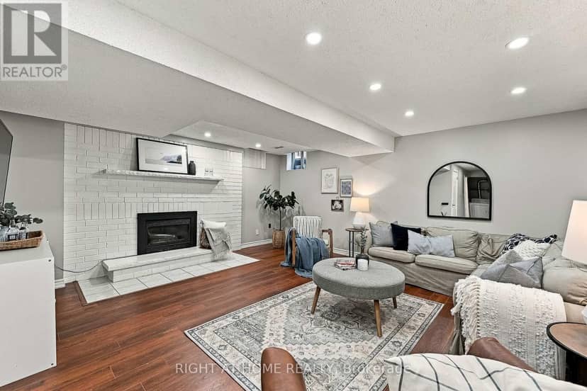 56 Teddington Crescent — photo 30 of 40