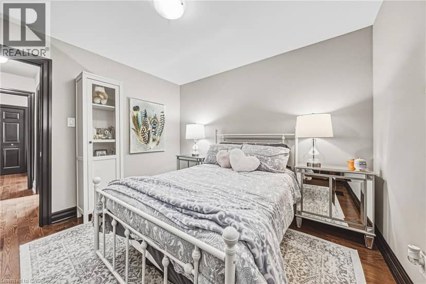 581 HOLLY HILL Crescent — photo 24 of 40