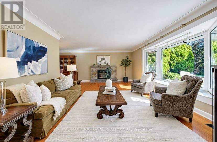 3143 South Drive, Burlington, photo 2