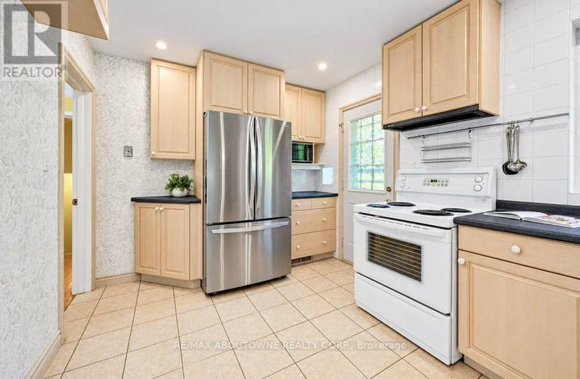 3143 South Drive, Burlington, photo 6
