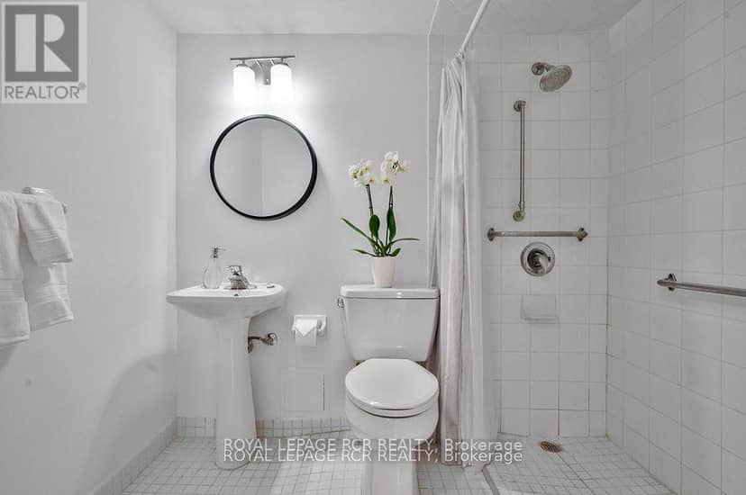 205 - 1535 Lakeshore Road E — photo 10 of 39