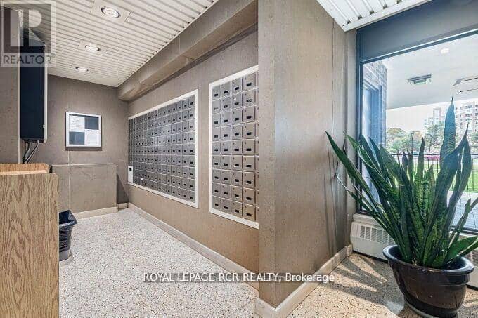205 - 1535 Lakeshore Road E — photo 24 of 39