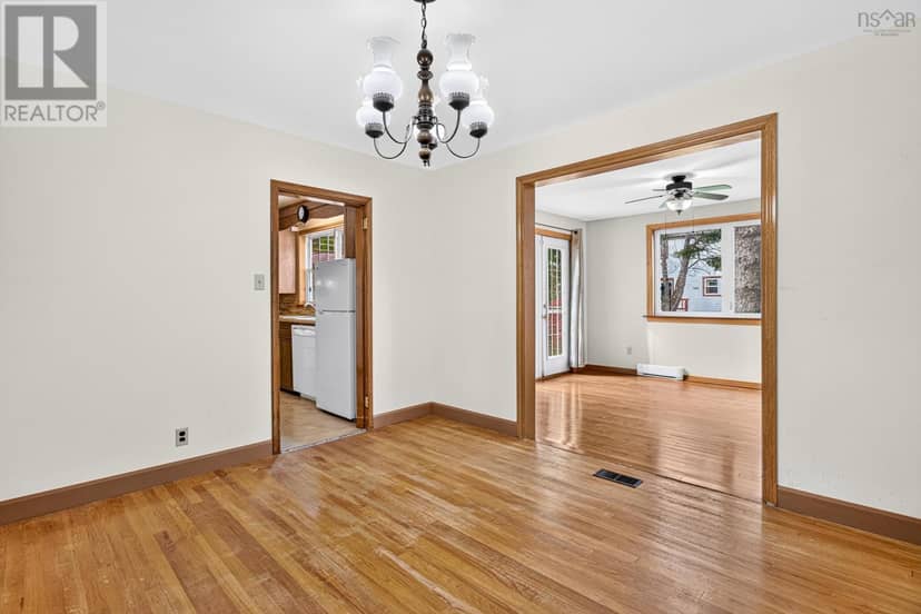 37 Lawson Avenue — photo 10 of 40
