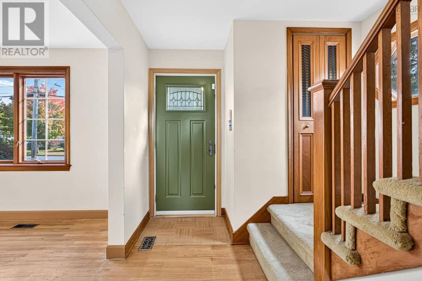37 Lawson Avenue, Dartmouth, photo 3