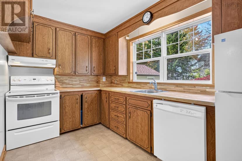 37 Lawson Avenue — photo 21 of 40