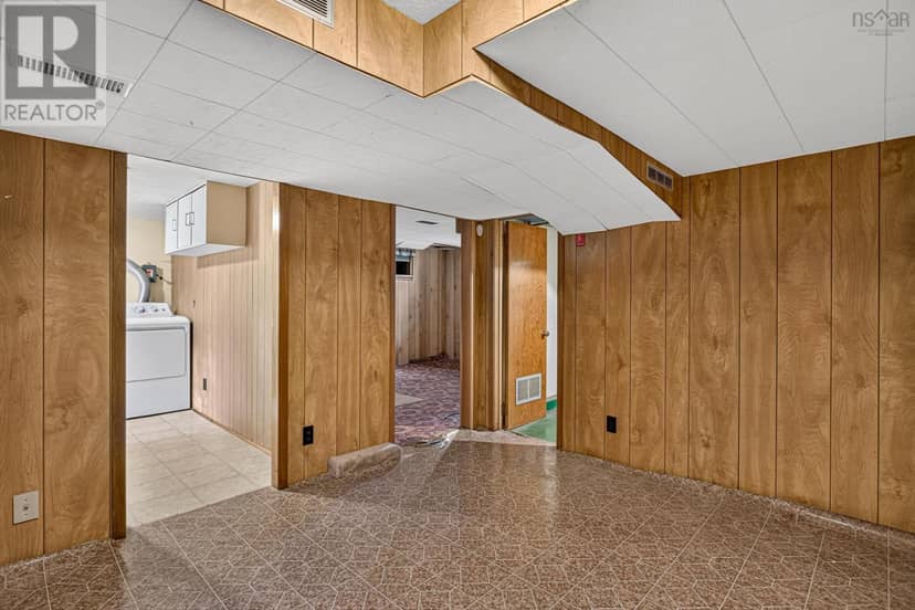 37 Lawson Avenue — photo 32 of 40
