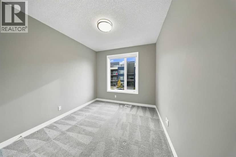 634 17 Avenue NW — photo 11 of 21