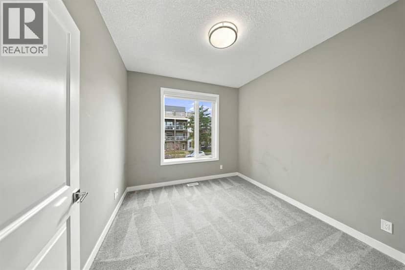 634 17 Avenue NW — photo 12 of 21