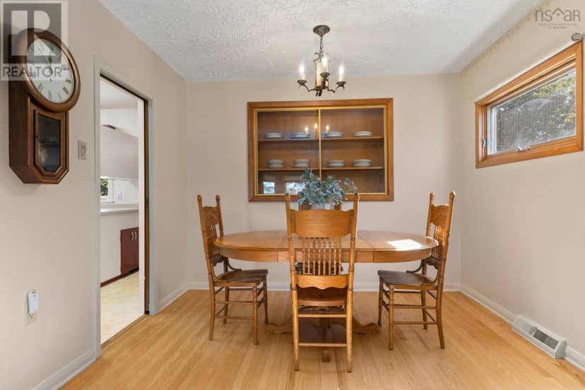 8 Muriel Avenue — photo 10 of 40