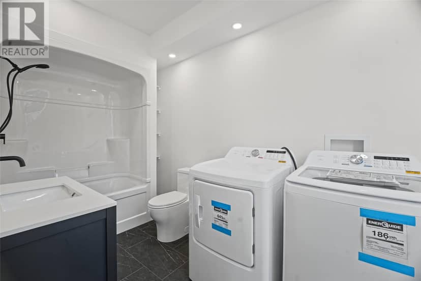58 Charlton Street — photo 7 of 22