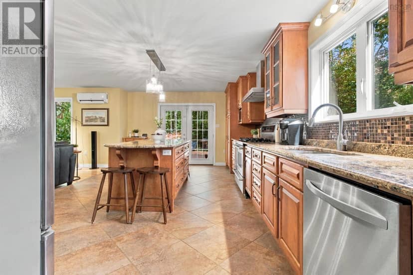 226 Windsor Drive — photo 15 of 40