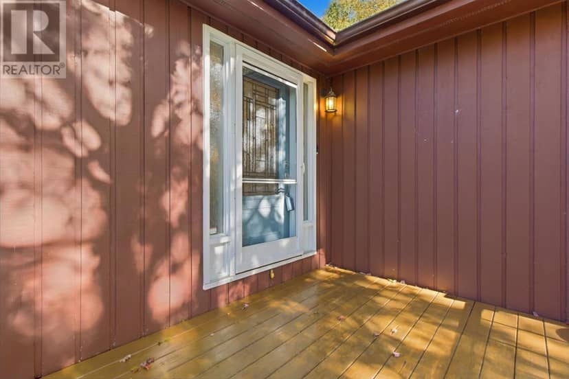 226 Windsor Drive, Stillwater Lake, photo 5