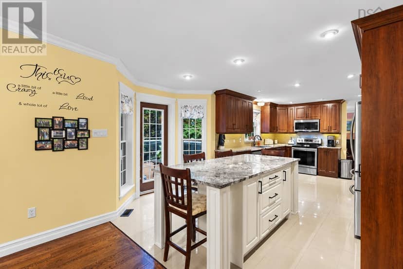 20 Perry Court, Fall River, photo 4