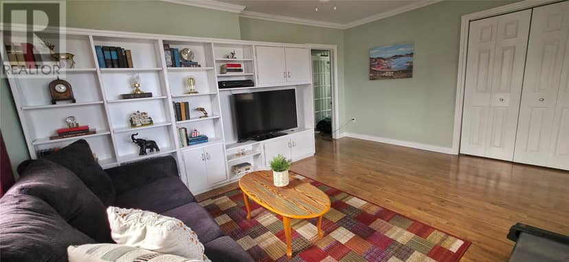 13 Hawkin's Lane — photo 17 of 26