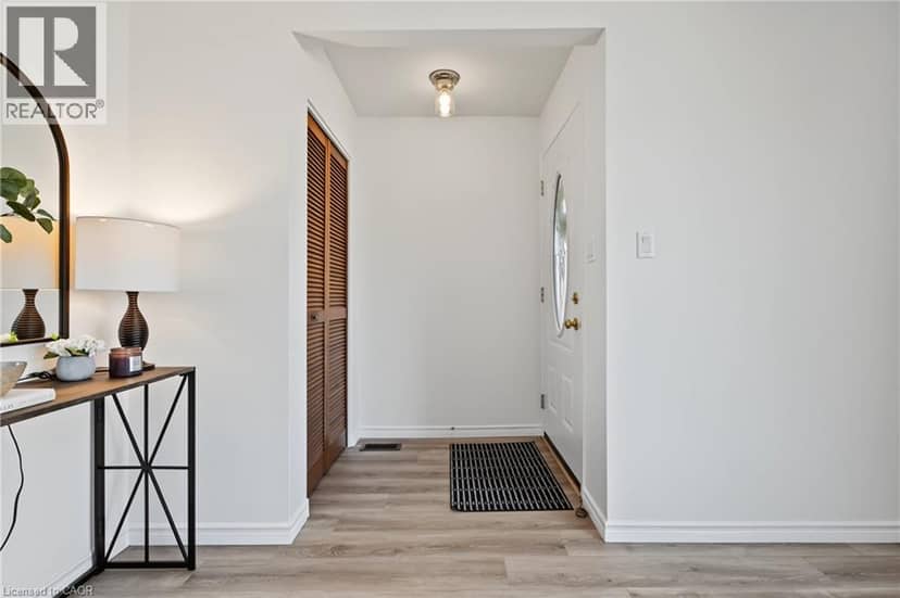 589 MOHAWK Road W, Hamilton, photo 2