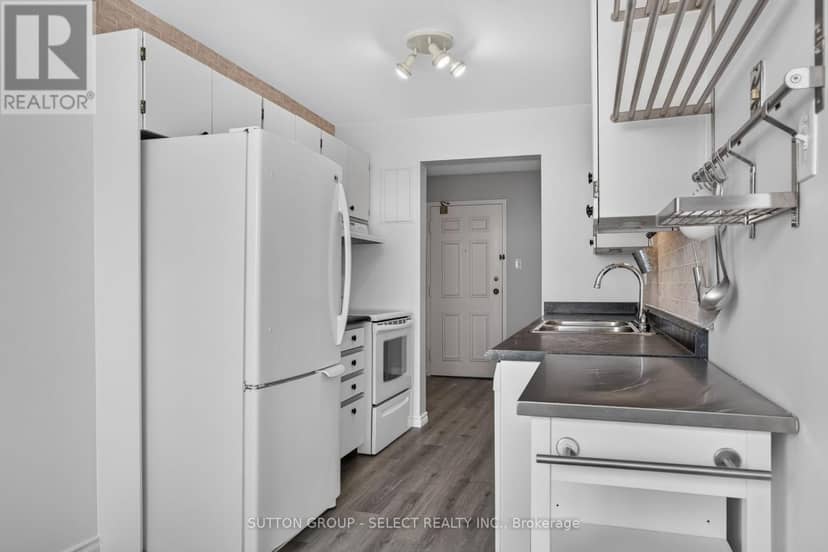 612 - 600 Grenfell Drive — photo 14 of 24