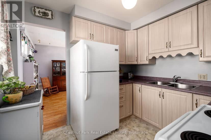 12 Spring Street — photo 9 of 30