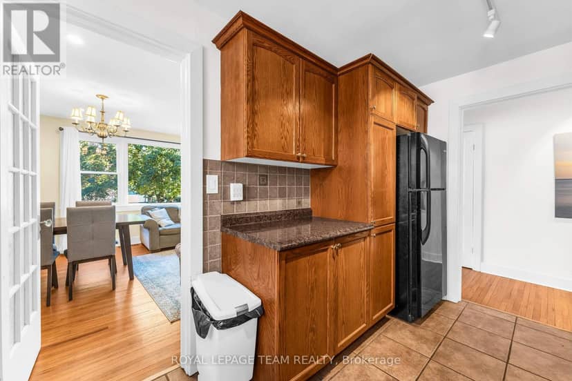 418 College Street — photo 13 of 40