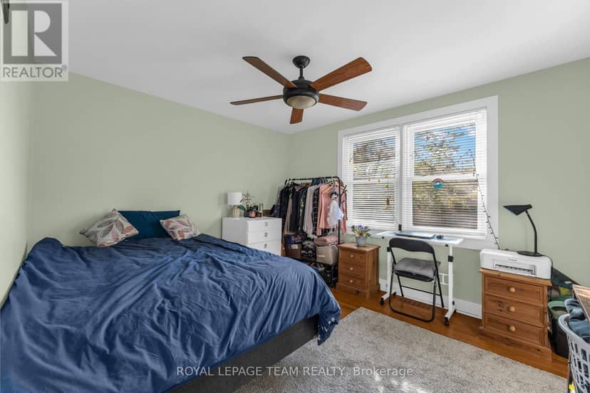 418 College Street — photo 16 of 40