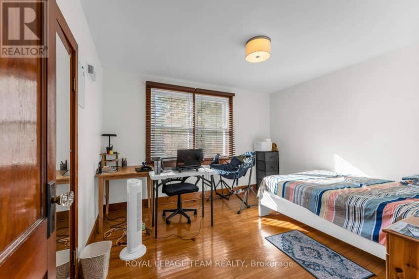 418 College Street — photo 30 of 40