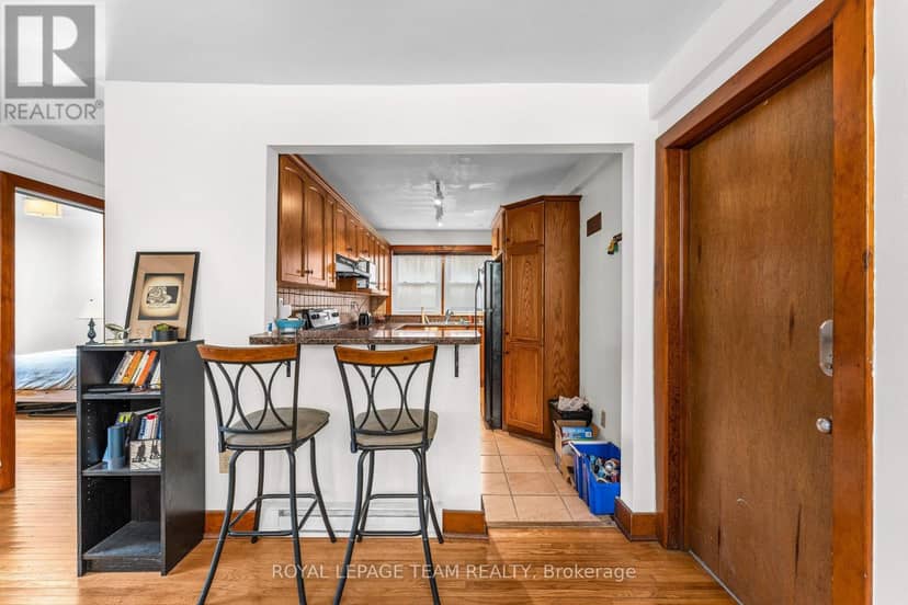 418 College Street — photo 35 of 40
