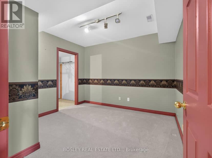 18 - 3 Lakeside Drive — photo 29 of 40