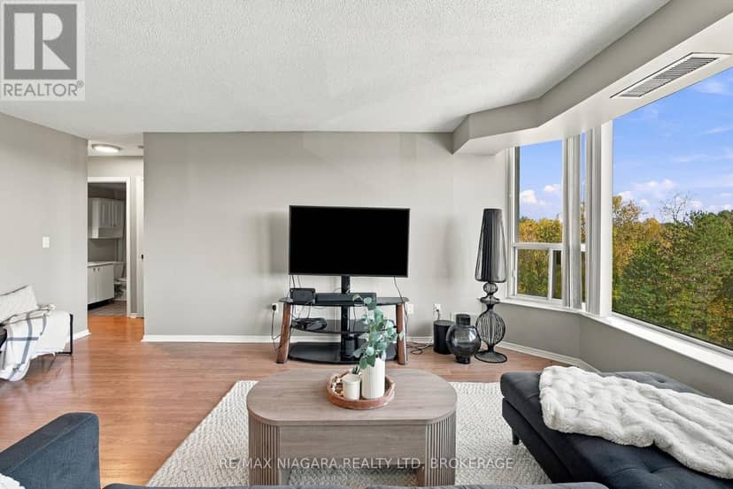 601 - 81 Scott Street — photo 11 of 24