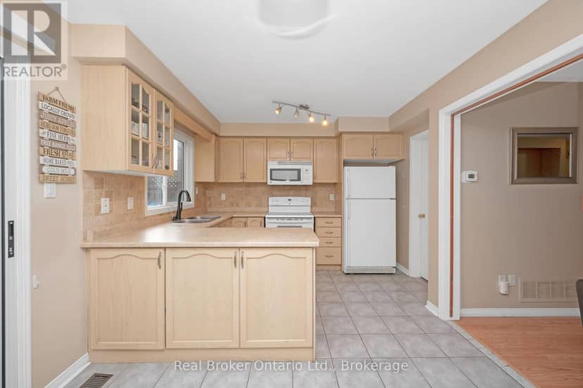 2189 Shorncliffe Boulevard — photo 12 of 32