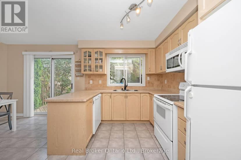 2189 Shorncliffe Boulevard — photo 13 of 32