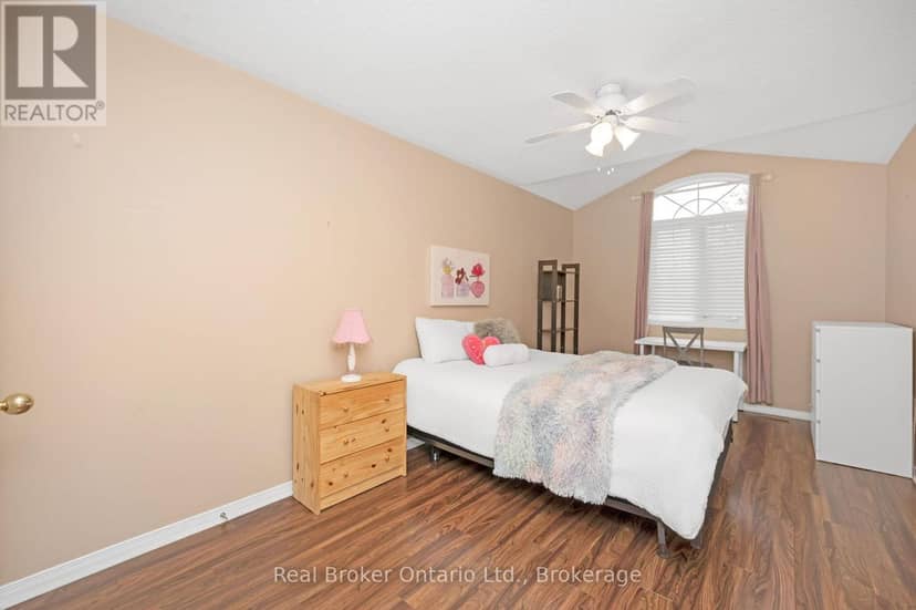 2189 Shorncliffe Boulevard — photo 16 of 32